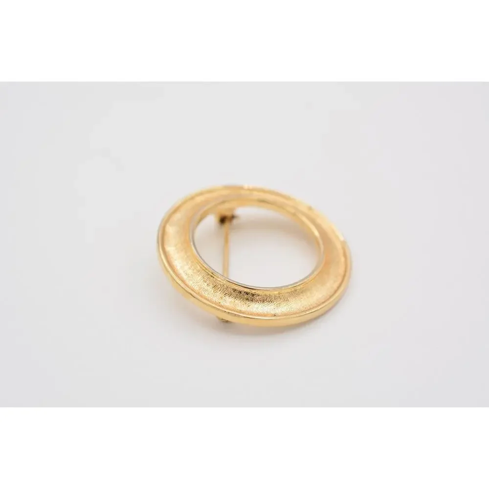 Crown Trifari Vintage Pin Brooch Round Circle Brushed Gold Textured Signed BinAT